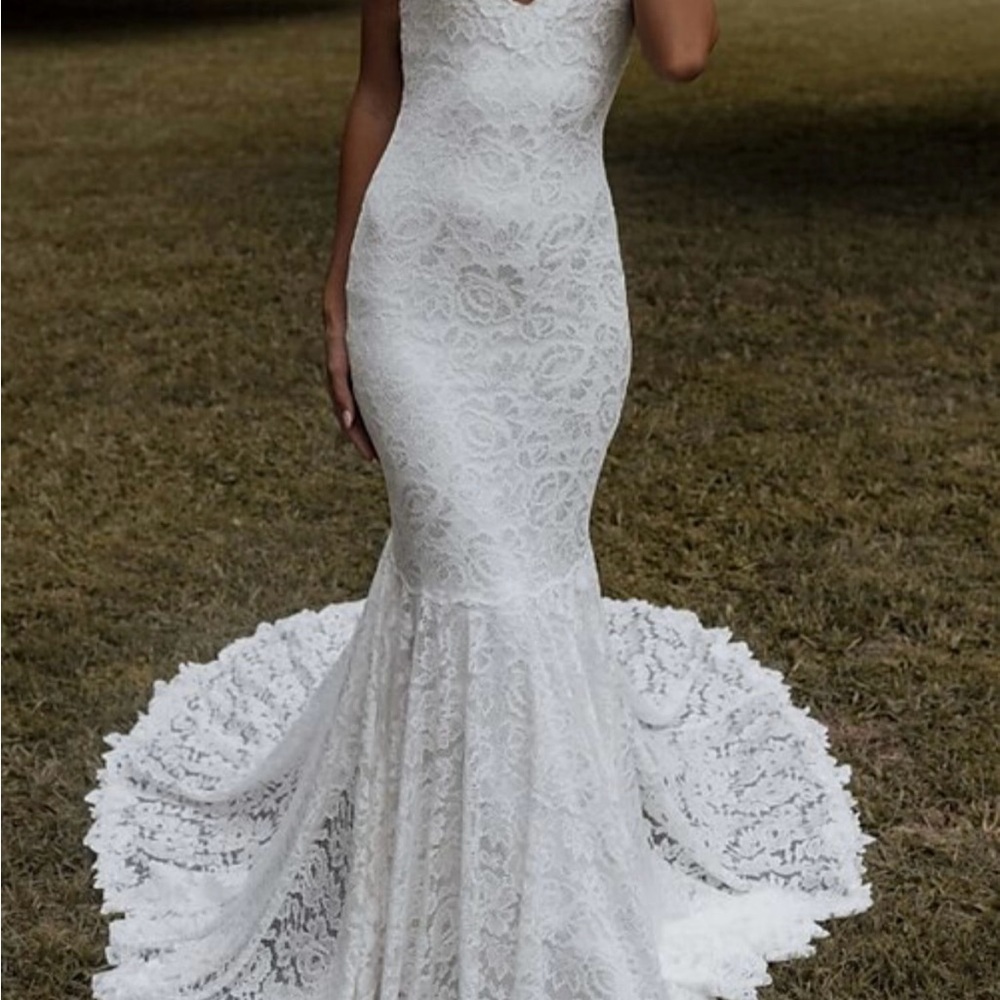 Elegant White Lace Wedding Dress